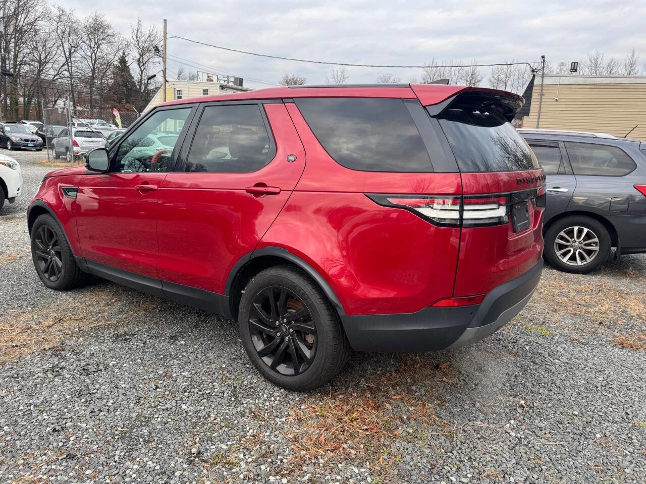 Used 2017 Land Rover Discovery SE image 7