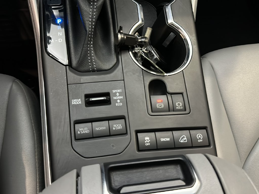 Used 2022 Toyota Highlander XLE AWD/4WD image 35