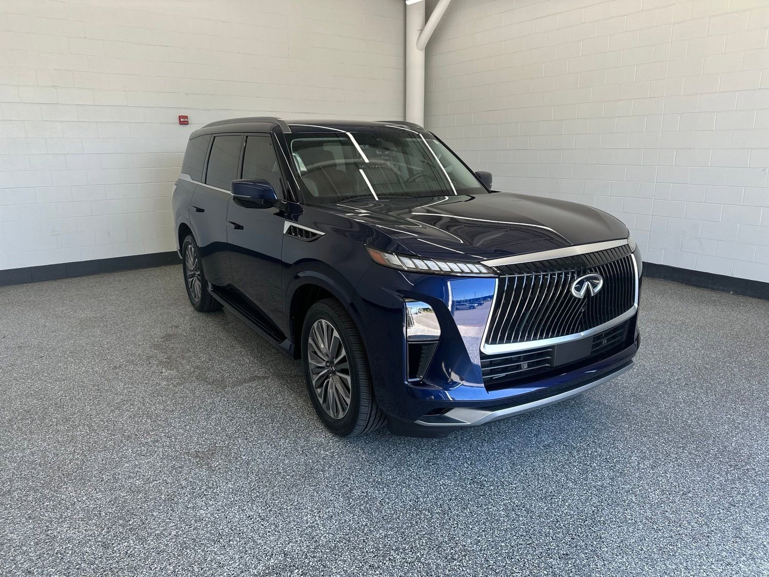 Used 2025 INFINITI QX80 Sensory AWD/4WD image 4