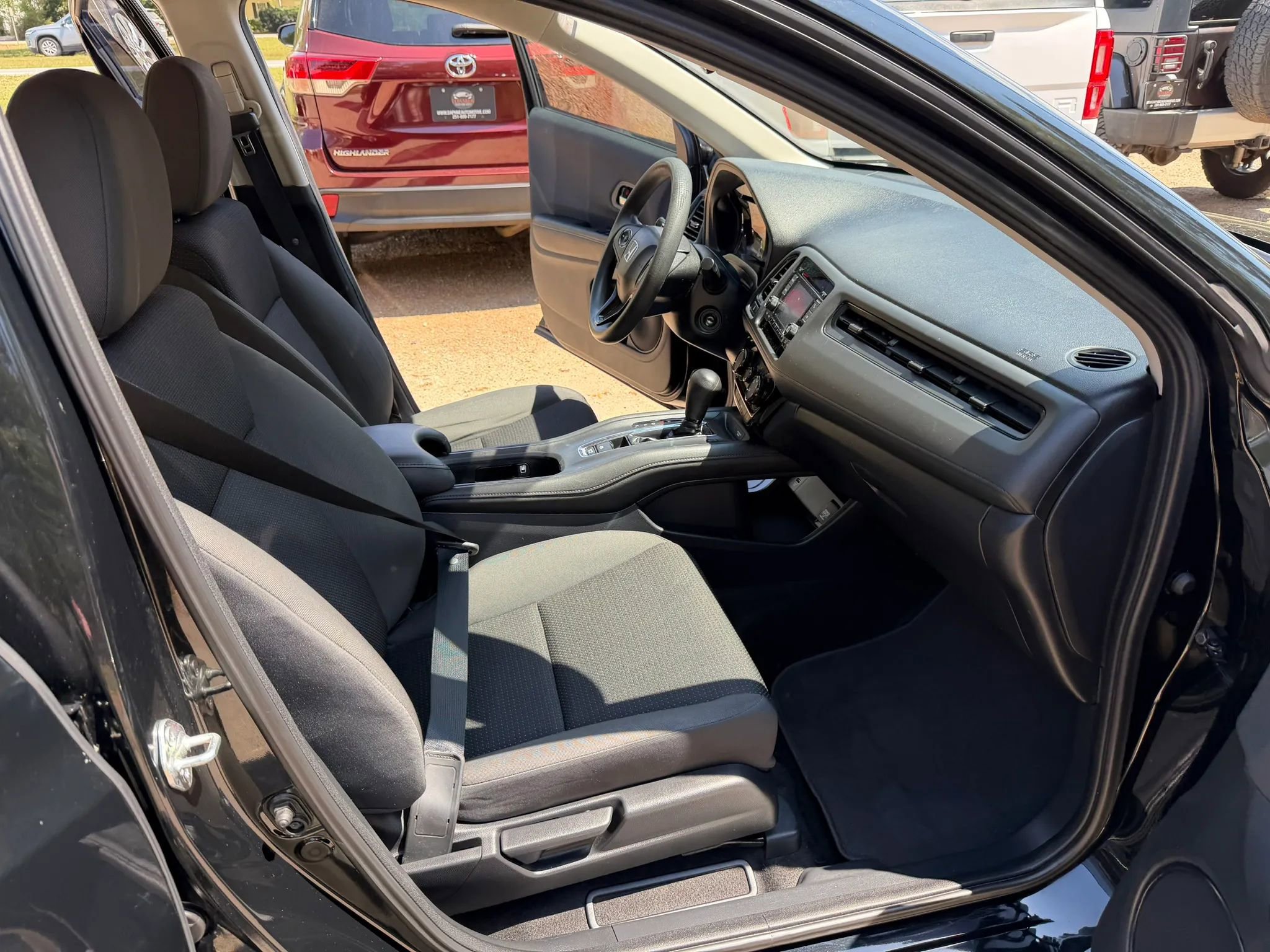 Used 2021 Honda HR-V LX image 9