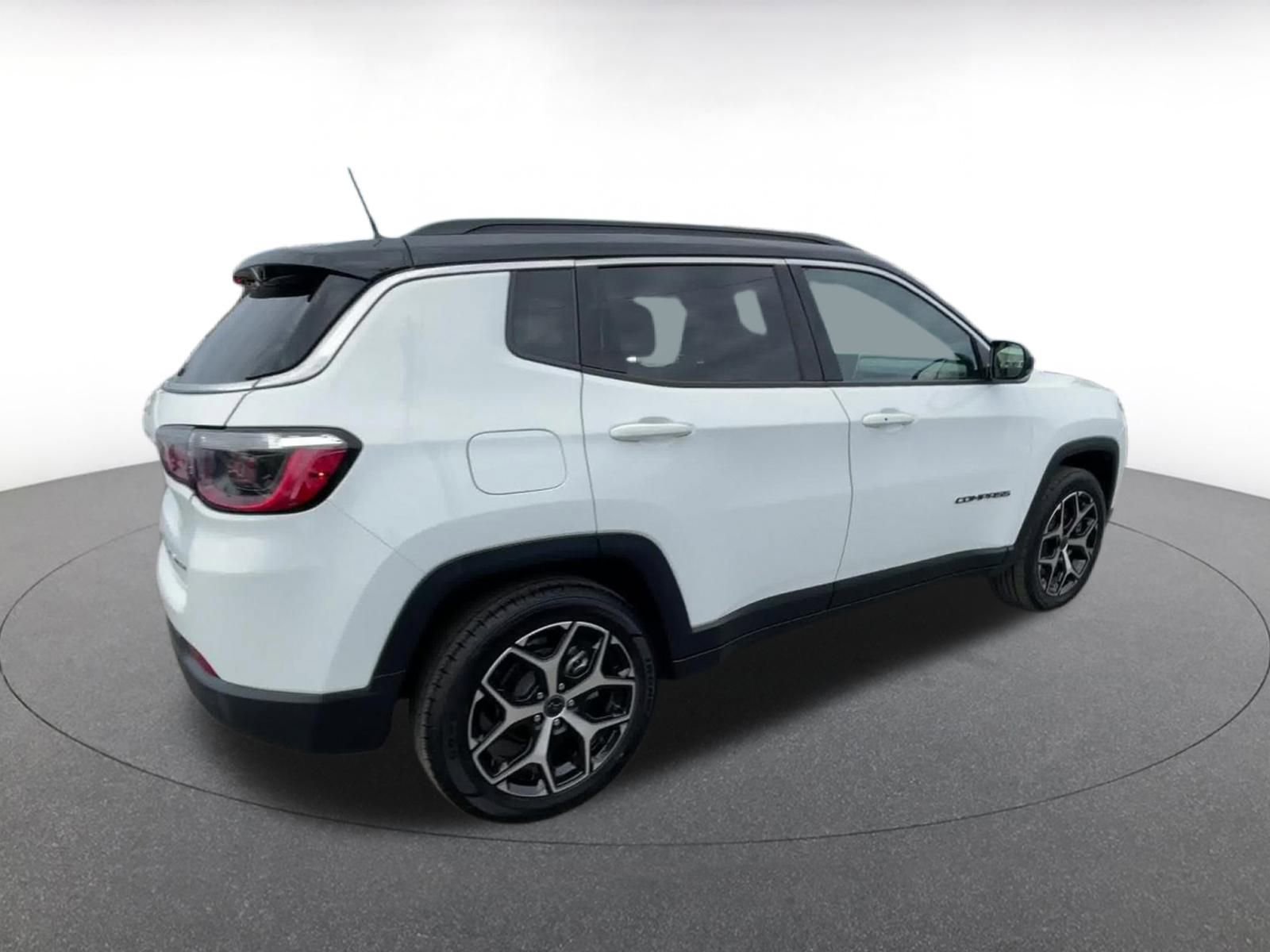 Used 2025 Jeep Compass Limited image 15