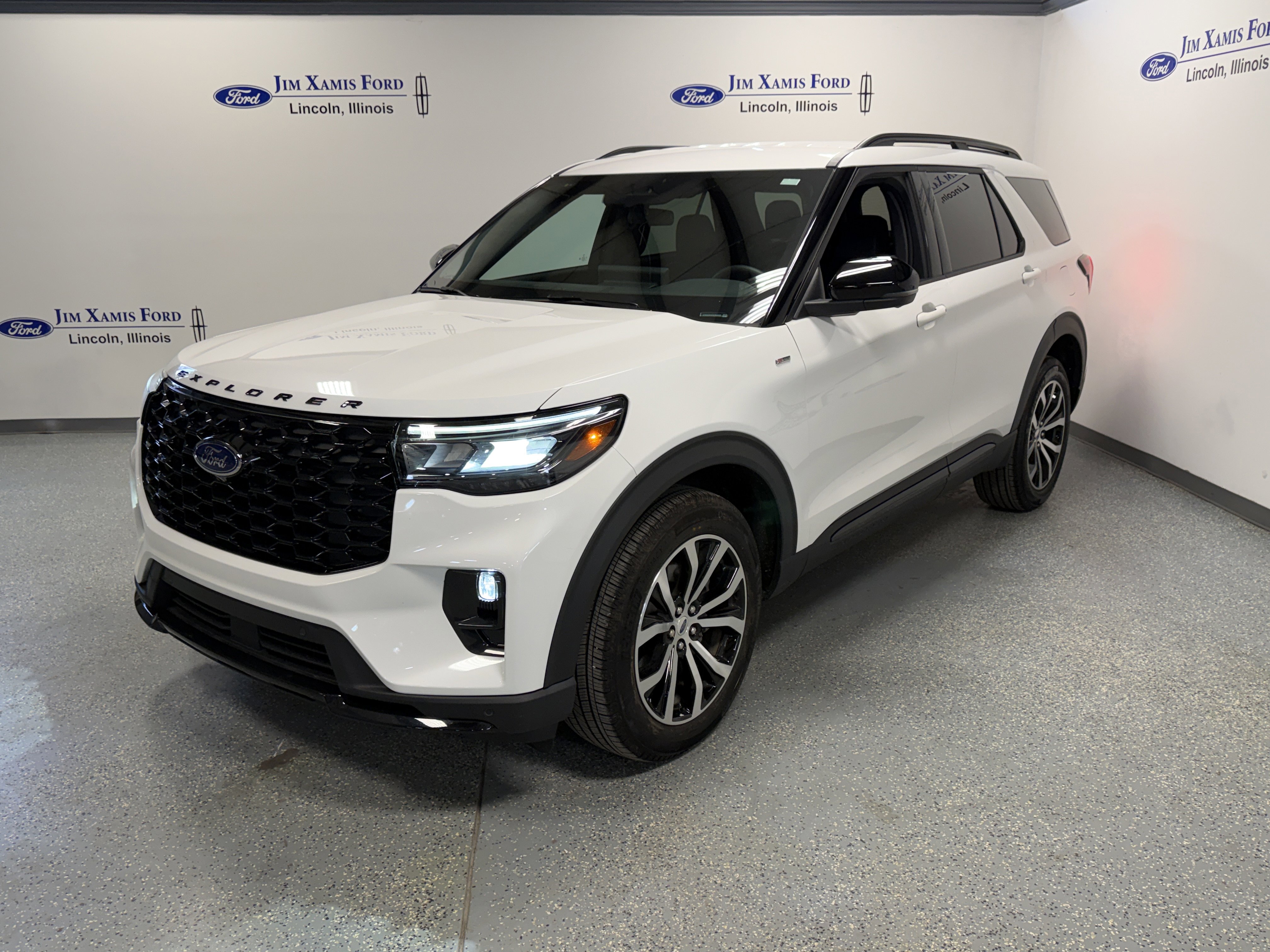 Used 2025 Ford Explorer ST-Line AWD/4WD image 3