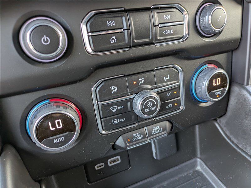 Used 2023 Chevrolet Suburban LS image 28