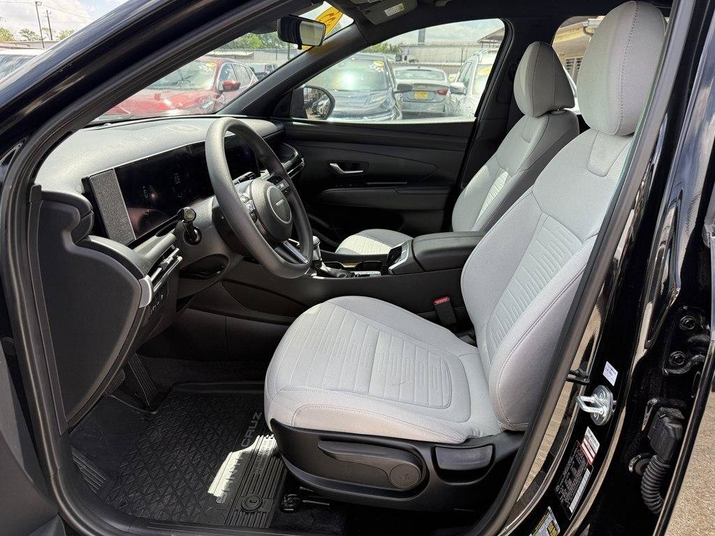 Used 2025 Hyundai Santa Cruz SE FWD image 7