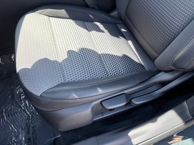 Used 2025 Chevrolet Trax LT w/ LT Convenience Package FWD image 10