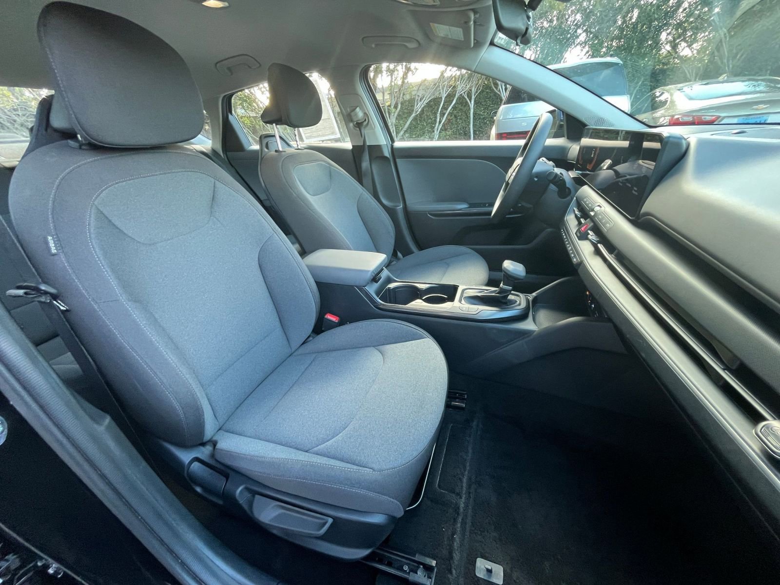 Used 2025 Kia K4 LXS image 35