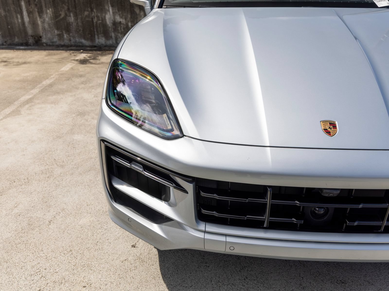 Certified 2025 Porsche Cayenne GTS AWD/4WD image 16