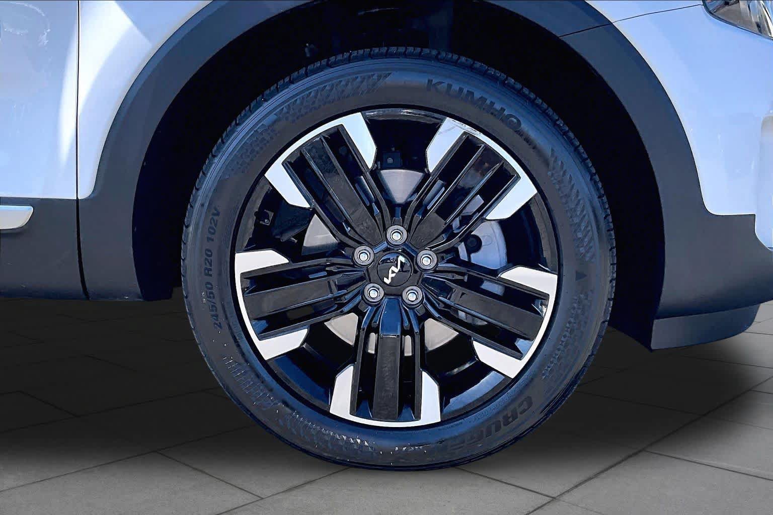 Used 2023 Kia Telluride SX FWD image 9