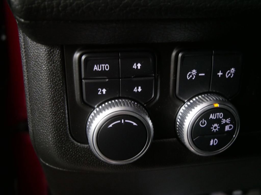 Used 2021 GMC Yukon Denali w/ Denali Premium Package AWD/4WD image 15