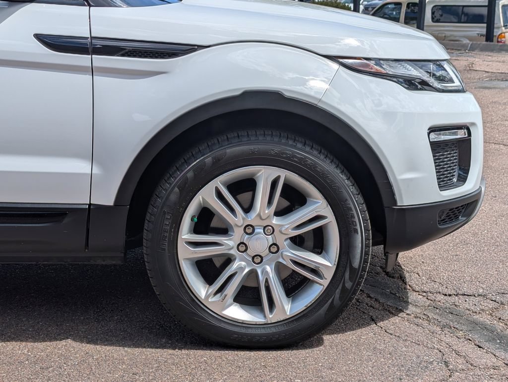 Used 2018 Land Rover Range Rover Evoque SE AWD/4WD image 9