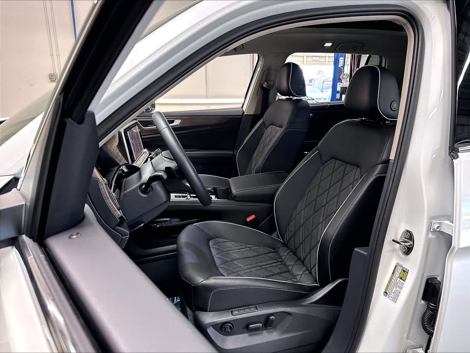 Certified 2026 Volkswagen Atlas SEL Premium R-Line AWD/4WD image 24