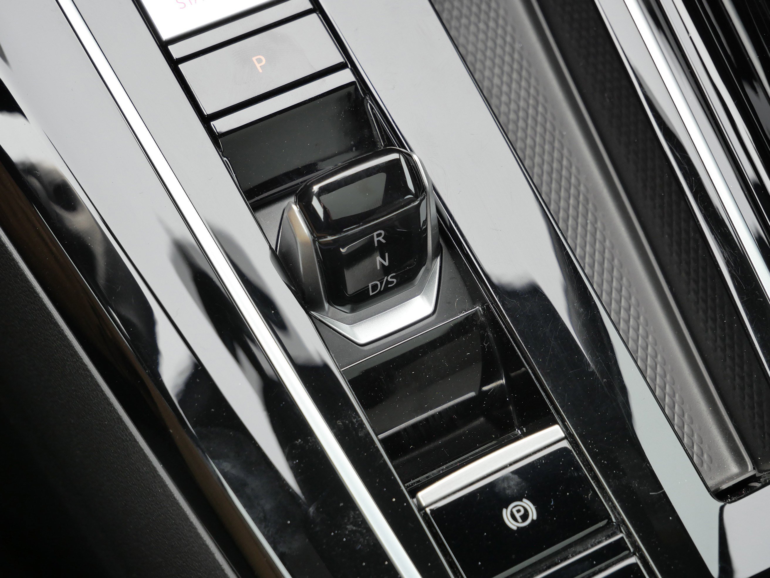 Certified 2024 Volkswagen GTI Autobahn image 25