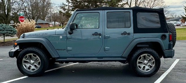 Used 2015 Jeep Wrangler Unlimited Rubicon w/ Connectivity Group image 11