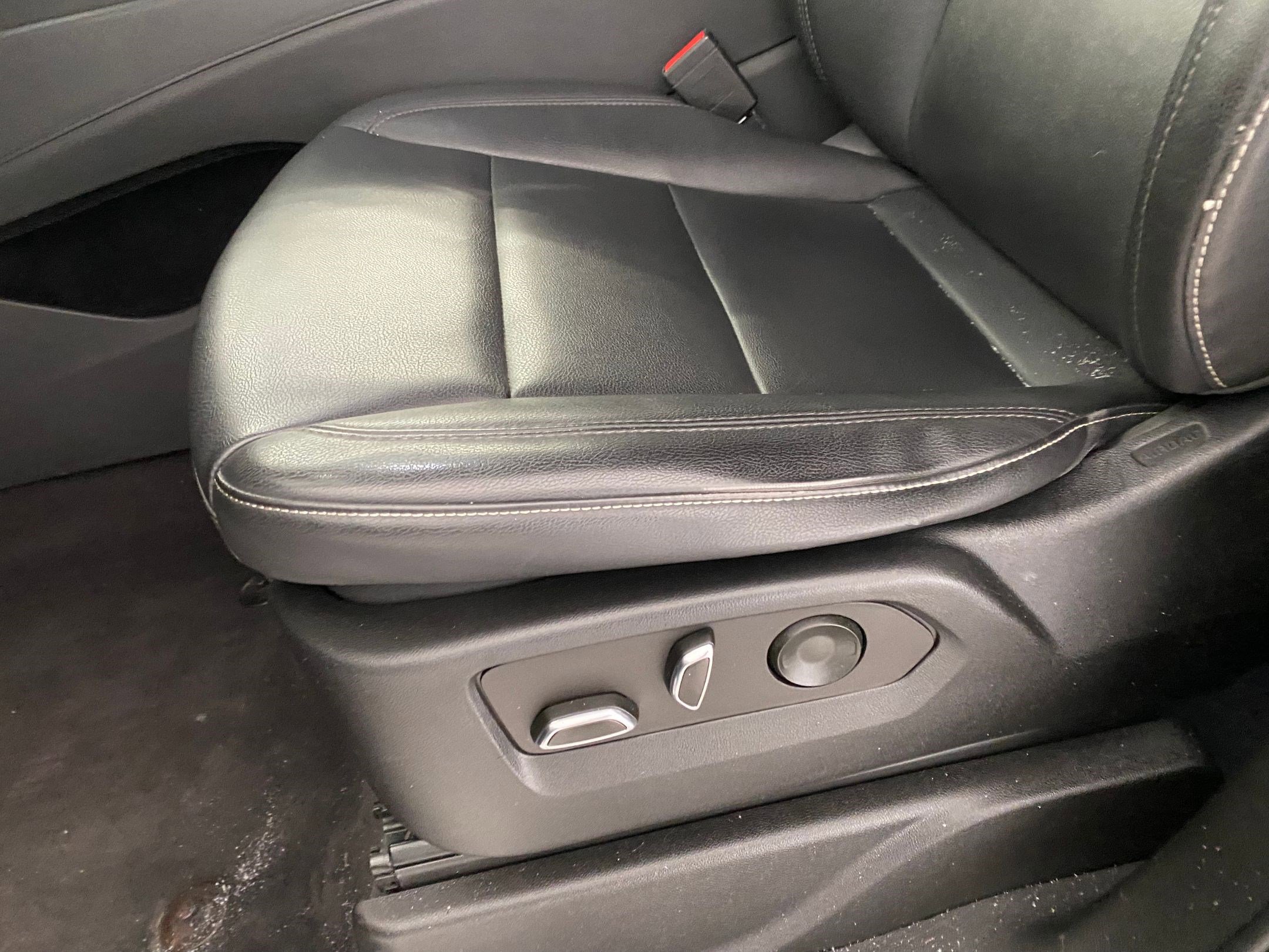 Used 2022 Cadillac Escalade Luxury image 13