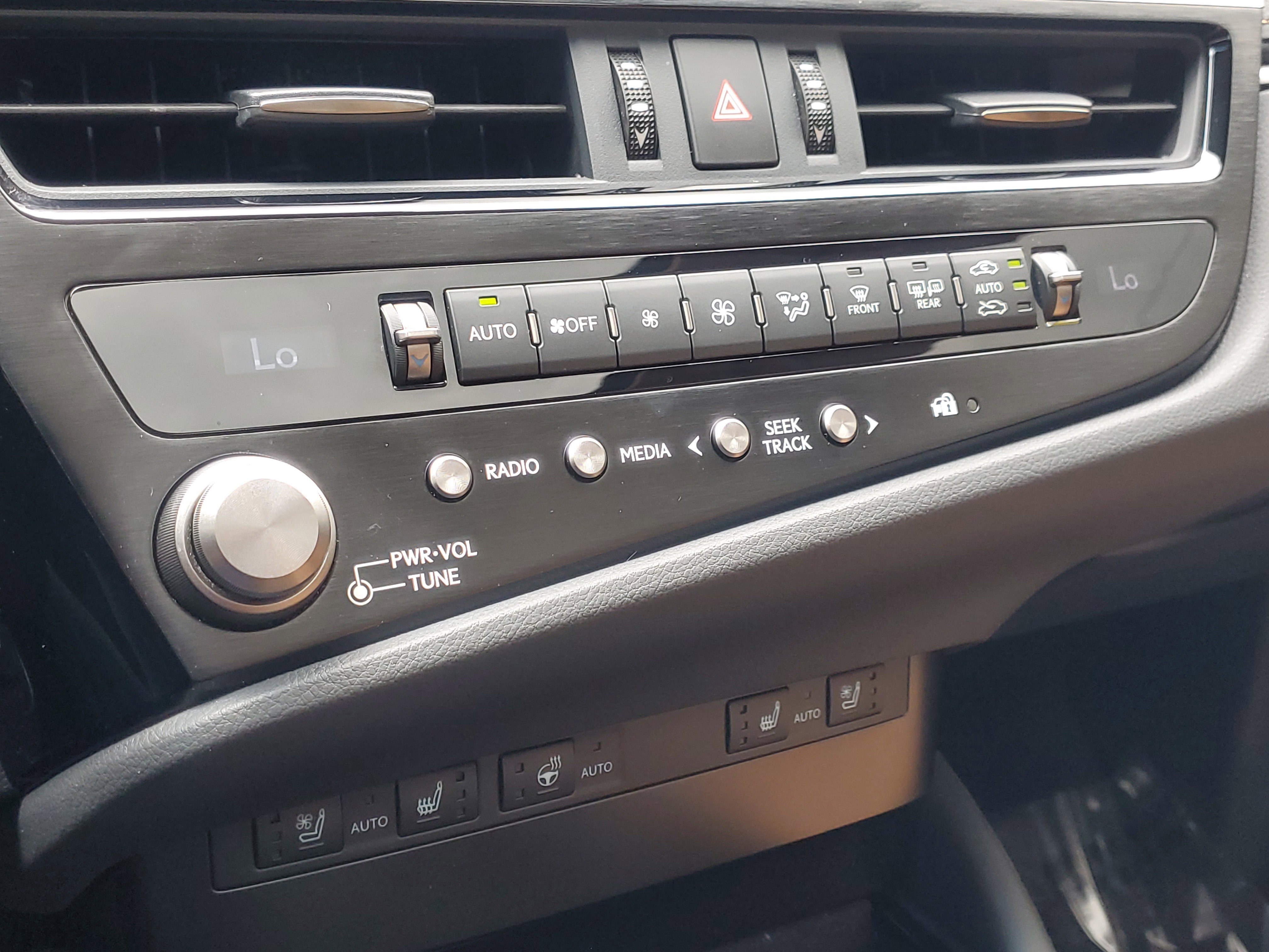Used 2025 Lexus ES 300h w/ Premium Package FWD image 29