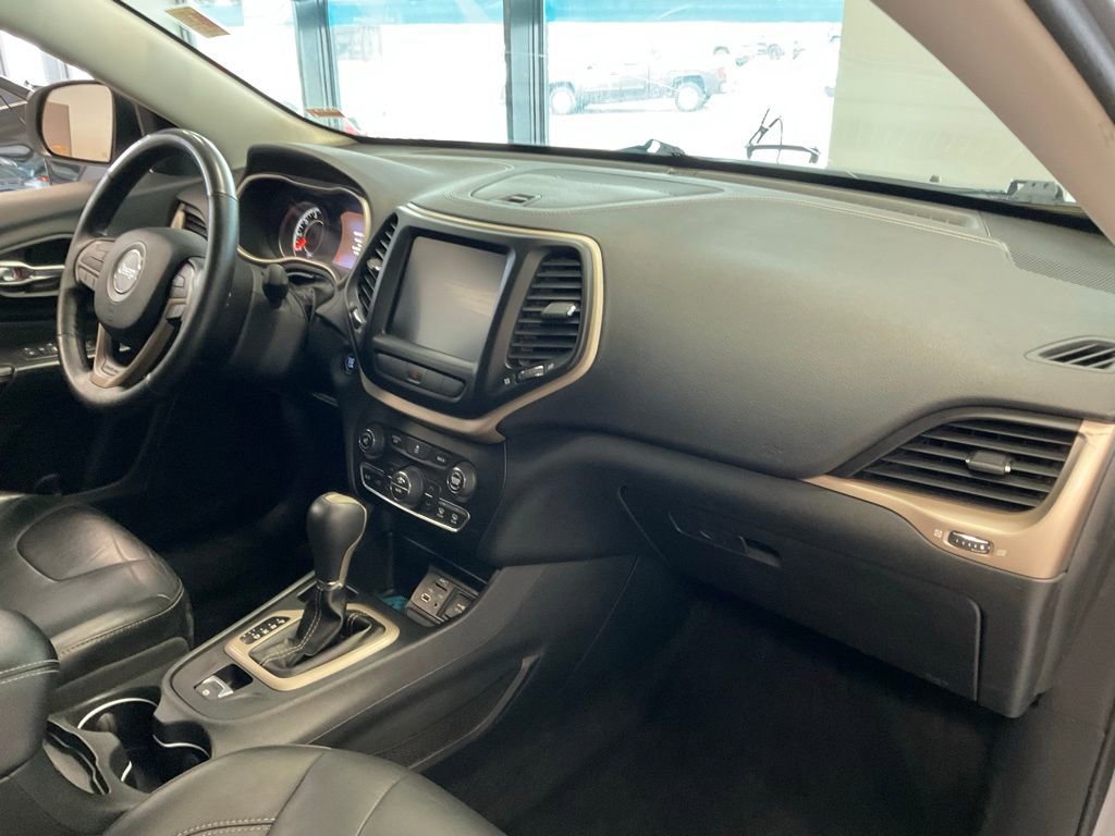 Used 2015 Jeep Cherokee Limited image 17