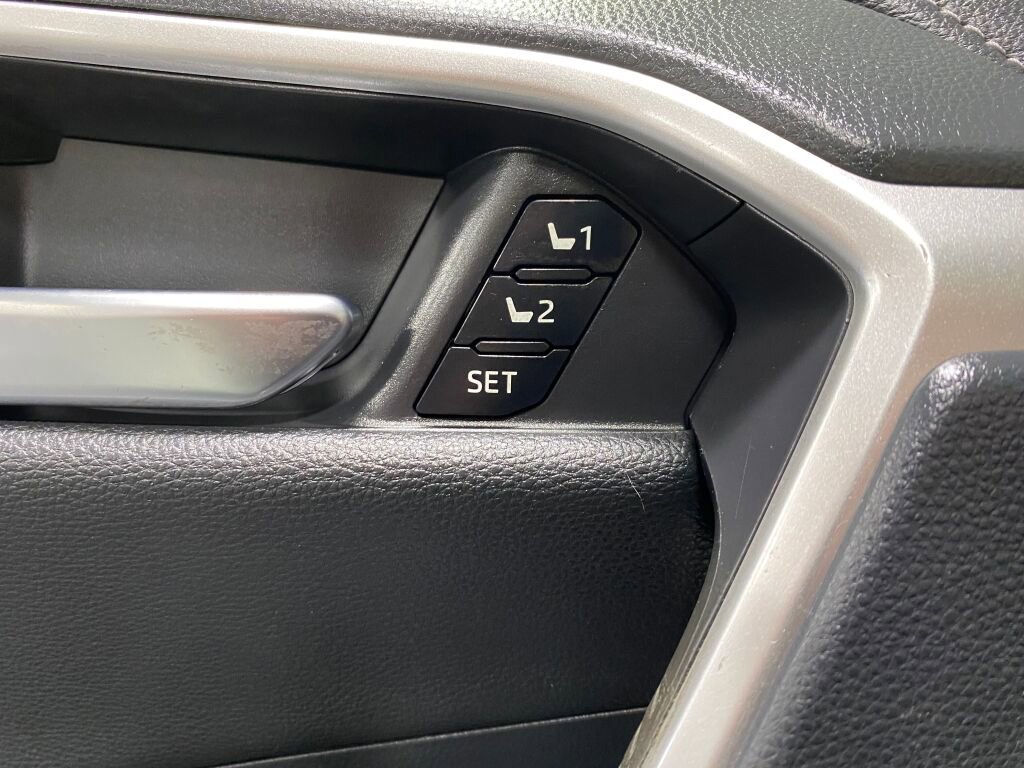 Used 2019 Toyota RAV4 Limited w/ Advanced Technology Package AWD/4WD image 20