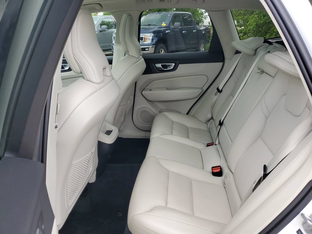 Used 2023 Volvo XC60 B5 Plus AWD/4WD image 14