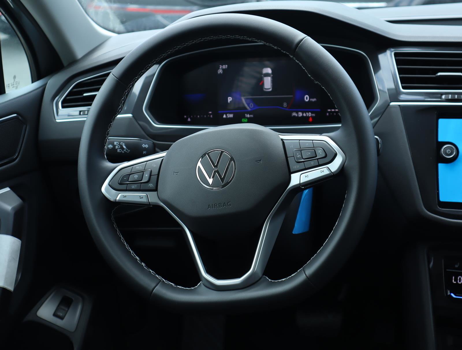 New 2024 Volkswagen Tiguan SE w/ Panoramic Sunroof Package FWD image 12
