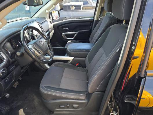 Used 2021 Nissan Titan SV w/ SV Convenience Package image 4