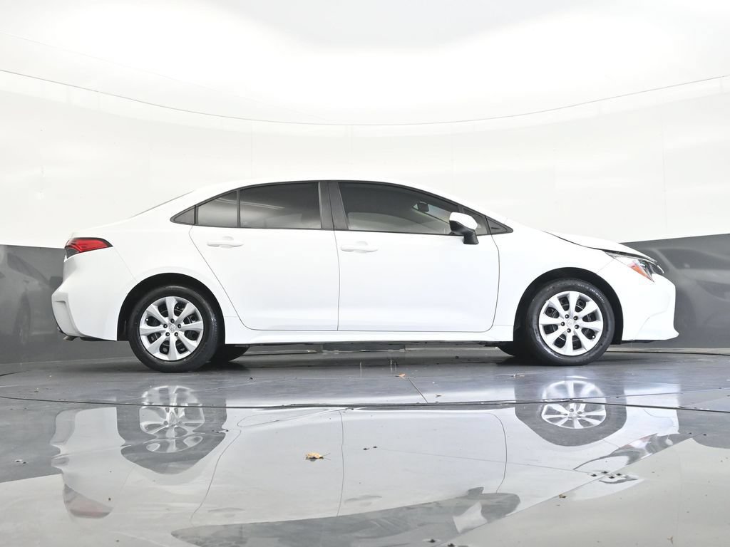 Used 2021 Toyota Corolla LE FWD image 28
