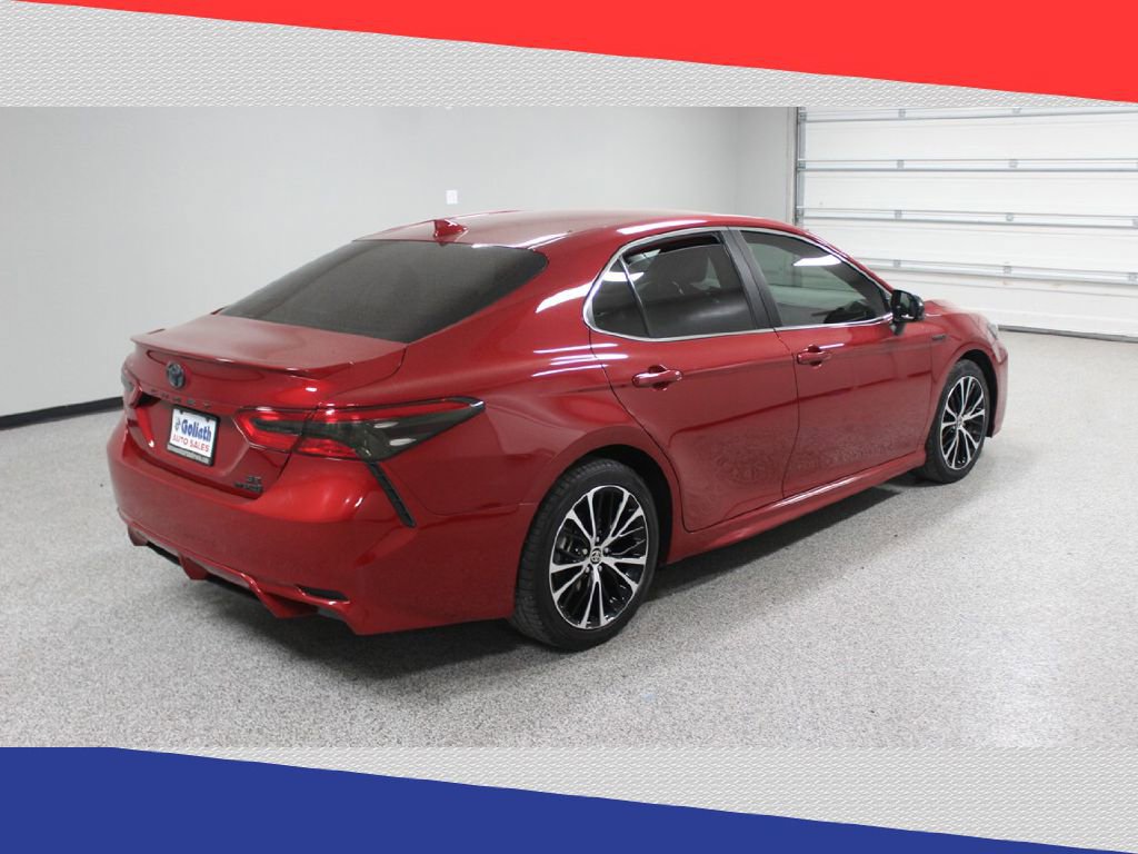 Used 2020 Toyota Camry SE w/ Carpet Mat Package image 3