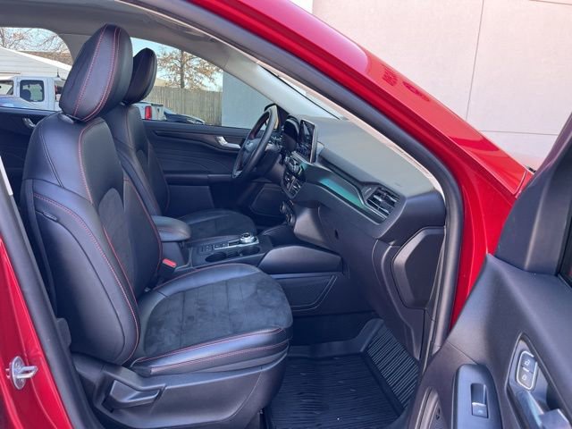 Used 2022 Ford Escape SEL w/ SEL Stealth AWD Package image 25