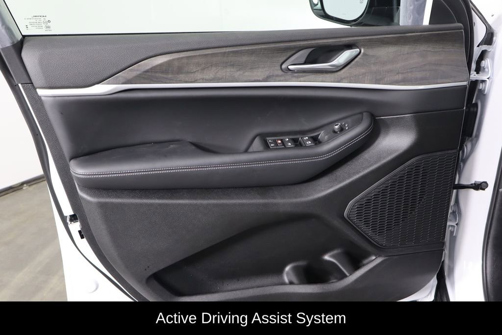 New 2026 Jeep Grand Cherokee Altitude image 20