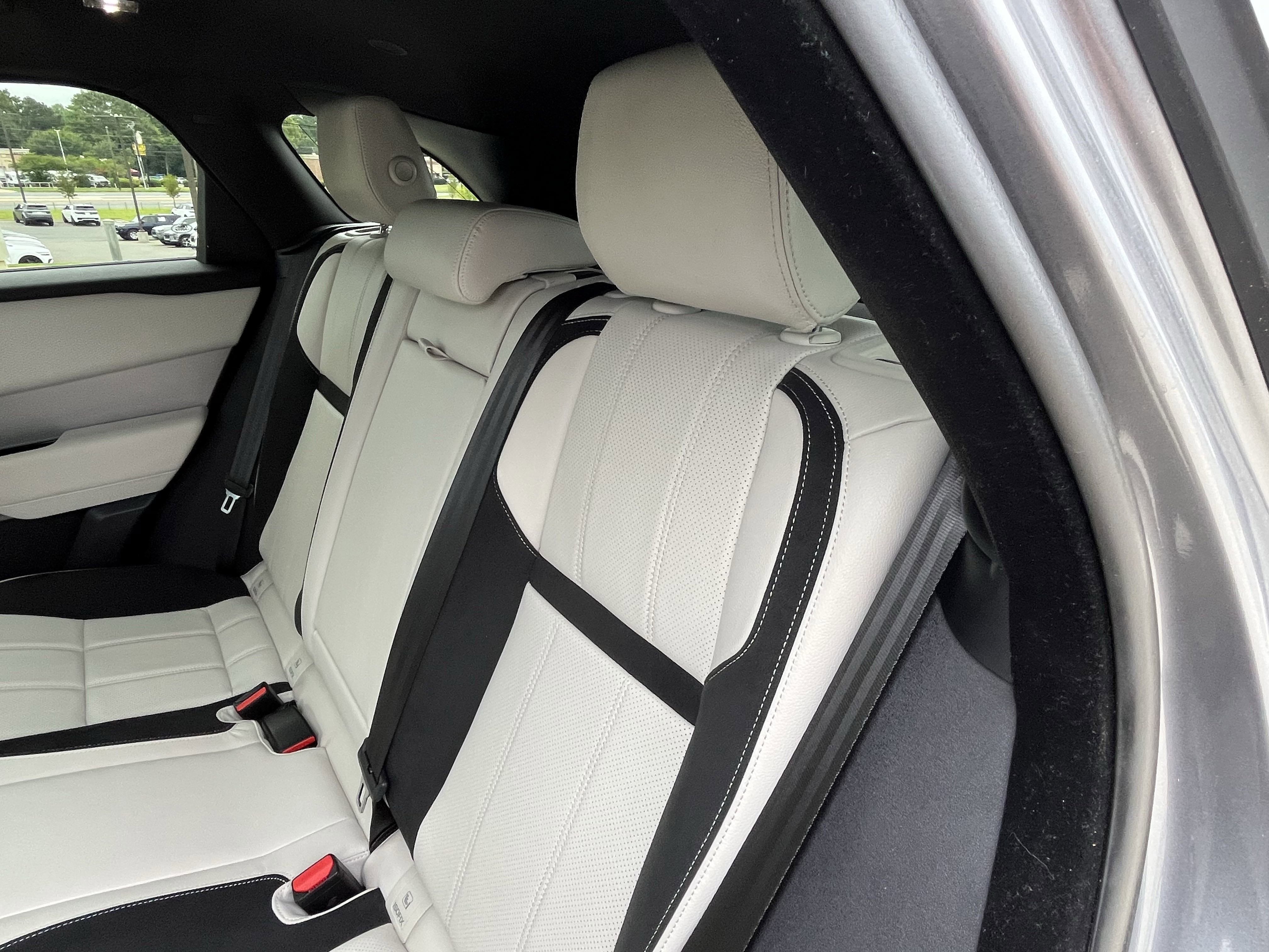 Certified 2023 Land Rover Range Rover Velar R-Dynamic S image 31