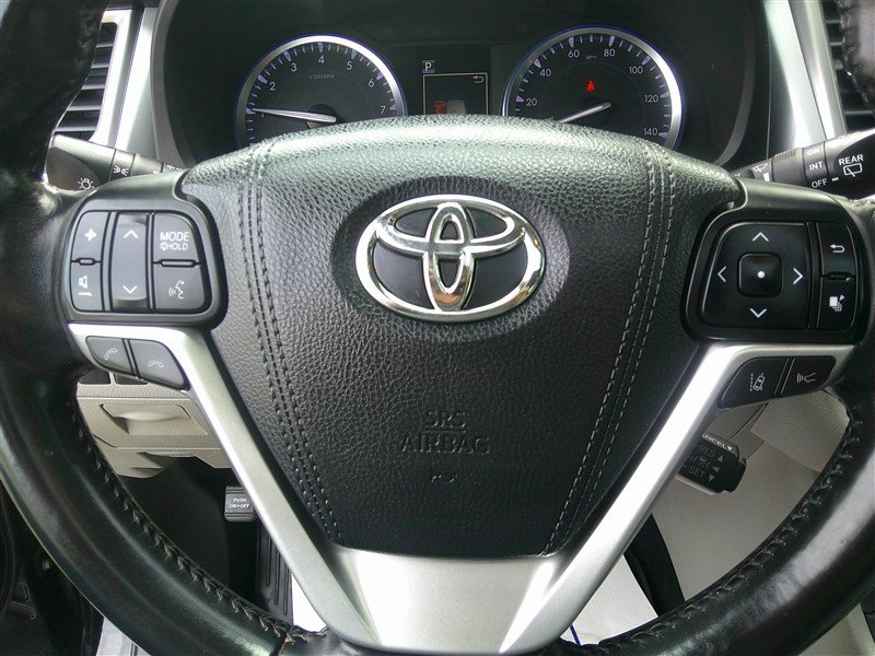 Used 2017 Toyota Highlander Limited AWD/4WD image 11