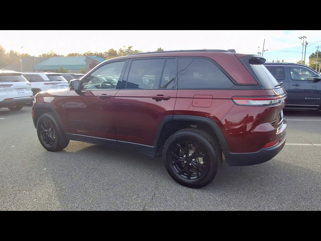 Used 2024 Jeep Grand Cherokee Altitude AWD/4WD image 6