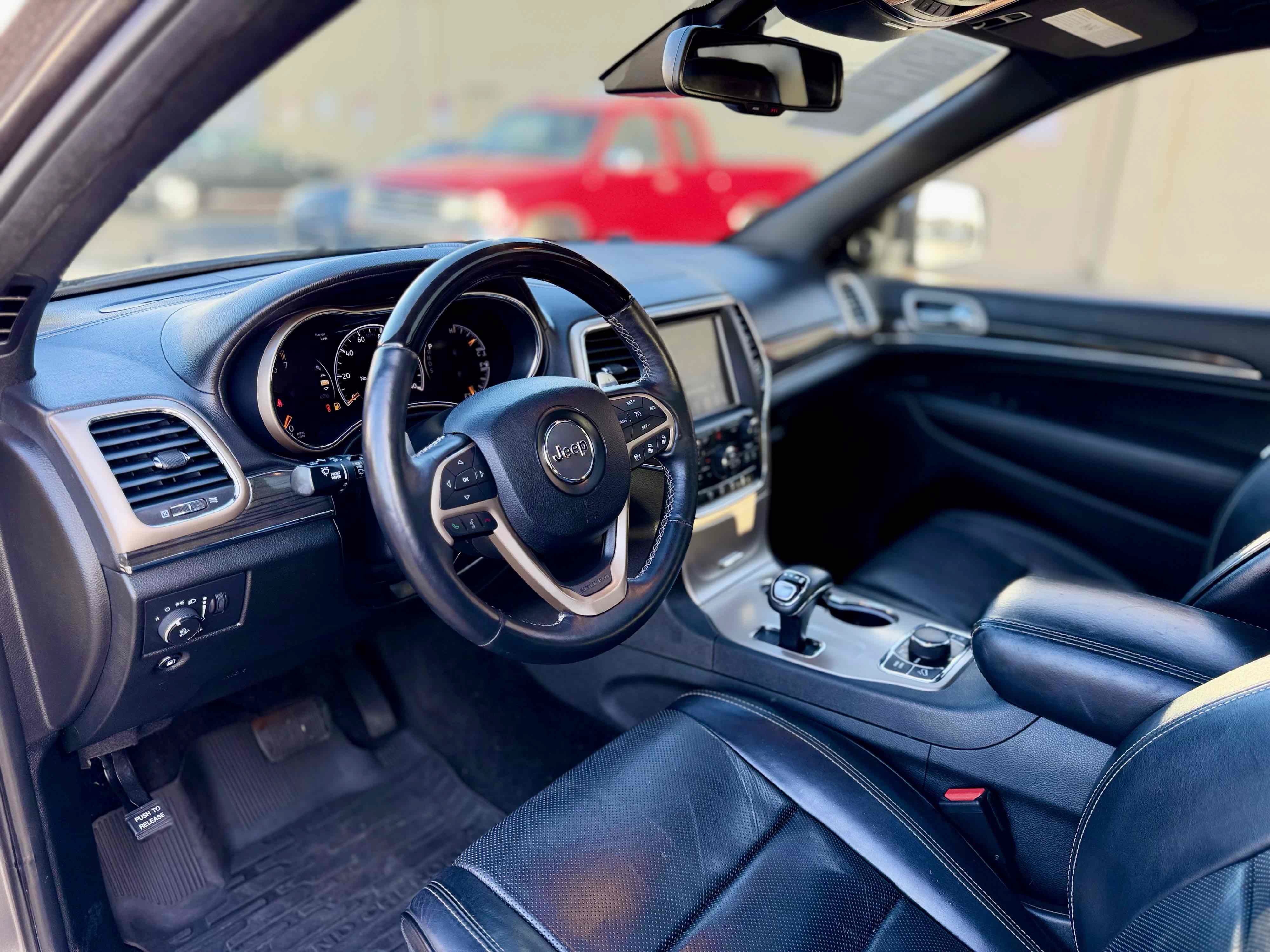 Used 2015 Jeep Grand Cherokee Overland w/ Advanced Technology Group AWD/4WD image 27