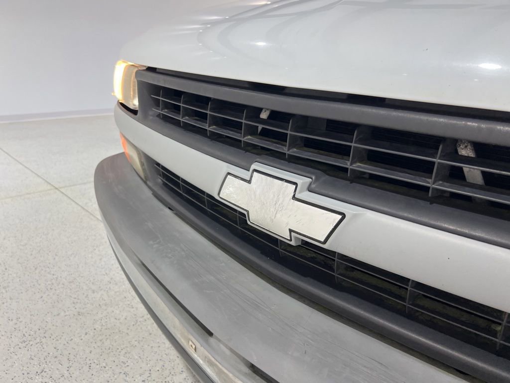 Used 2000 Chevrolet Silverado 2500 Work Truck w/ Firm Ride Suspension Pkg image 25