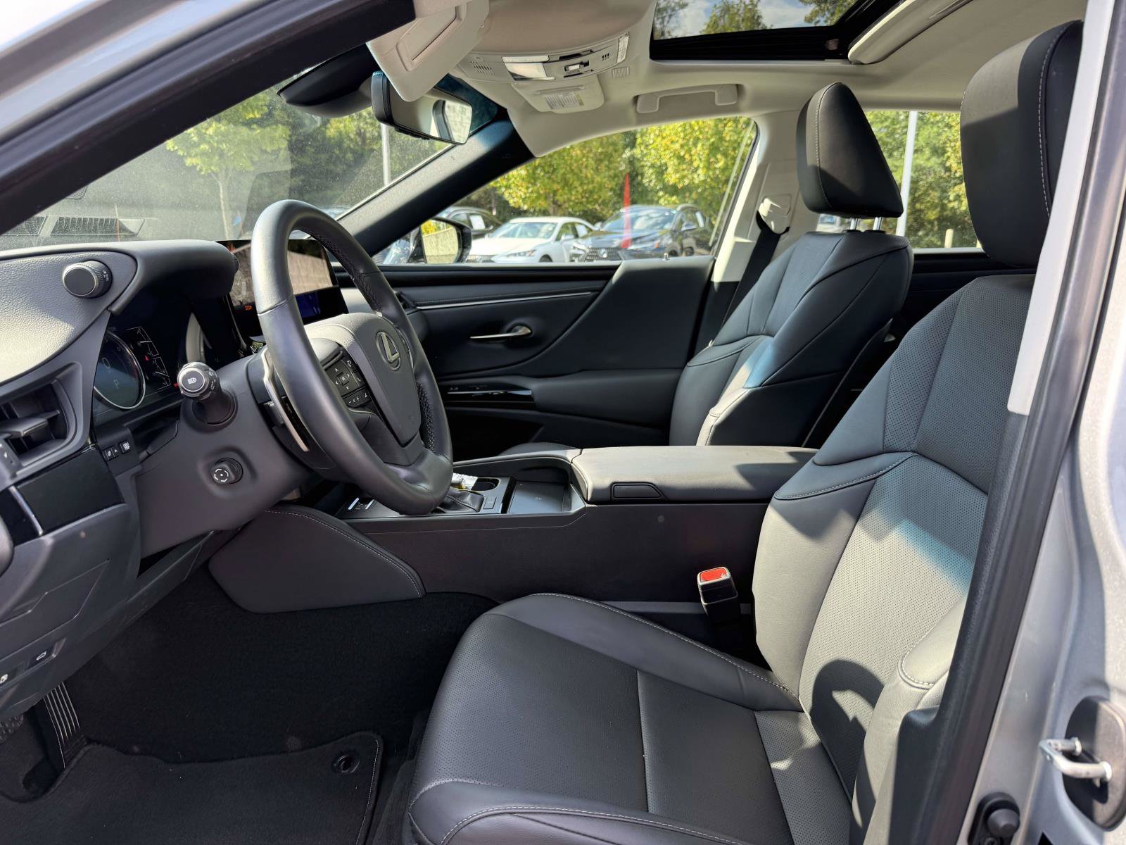 Used 2025 Lexus ES 350 w/ Premium Package FWD image 13
