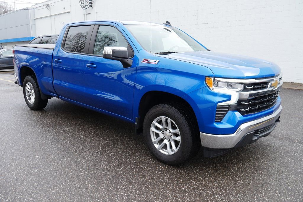 Used 2022 Chevrolet Silverado 1500 LT w/ Z71 Off-Road Package image 2