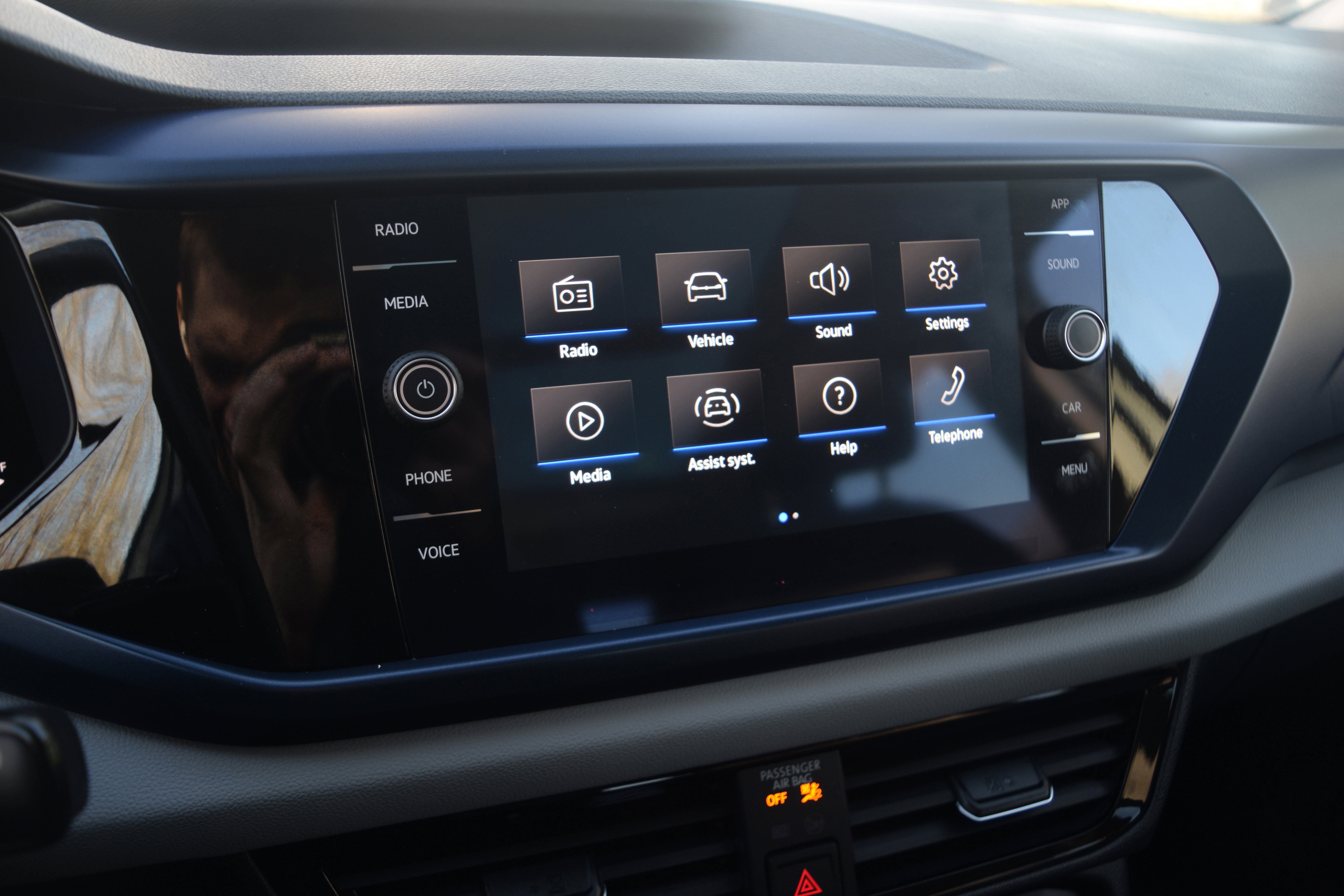 Used 2022 Volkswagen Taos SE w/ Panoramic Sunroof Package image 9