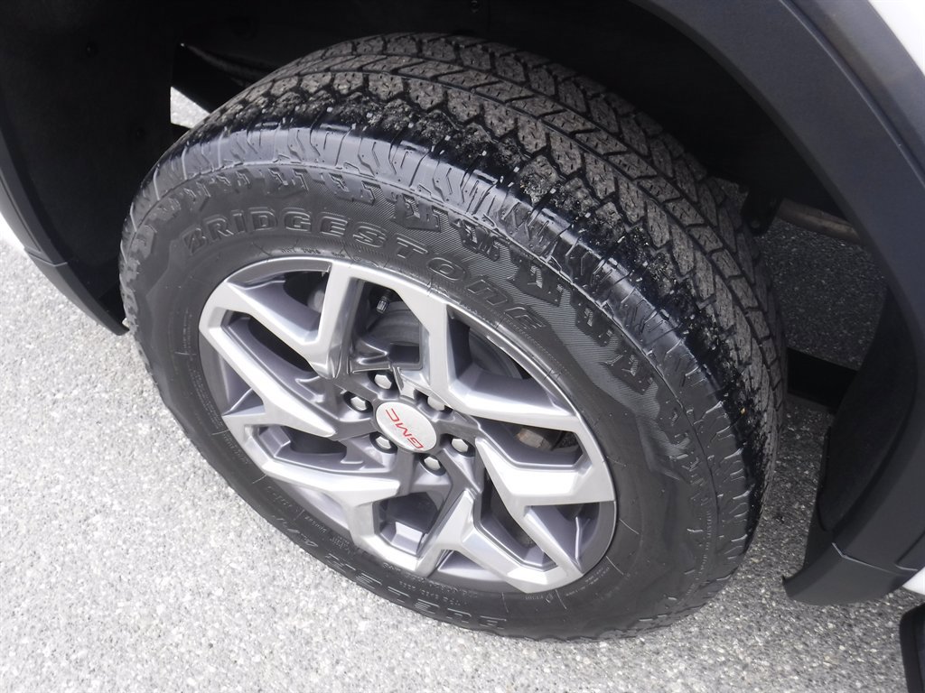 Used 2023 GMC Sierra 1500 SLT image 4