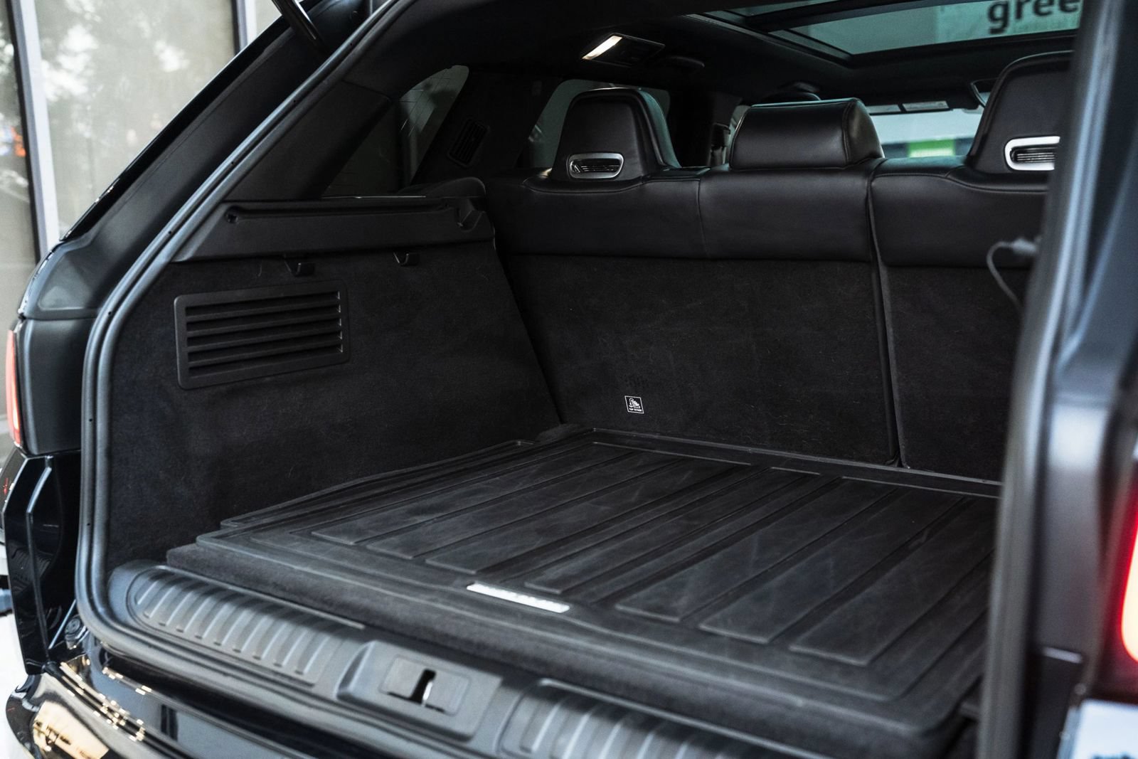 Used 2021 Land Rover Range Rover Sport SVR Carbon Edition AWD/4WD image 42