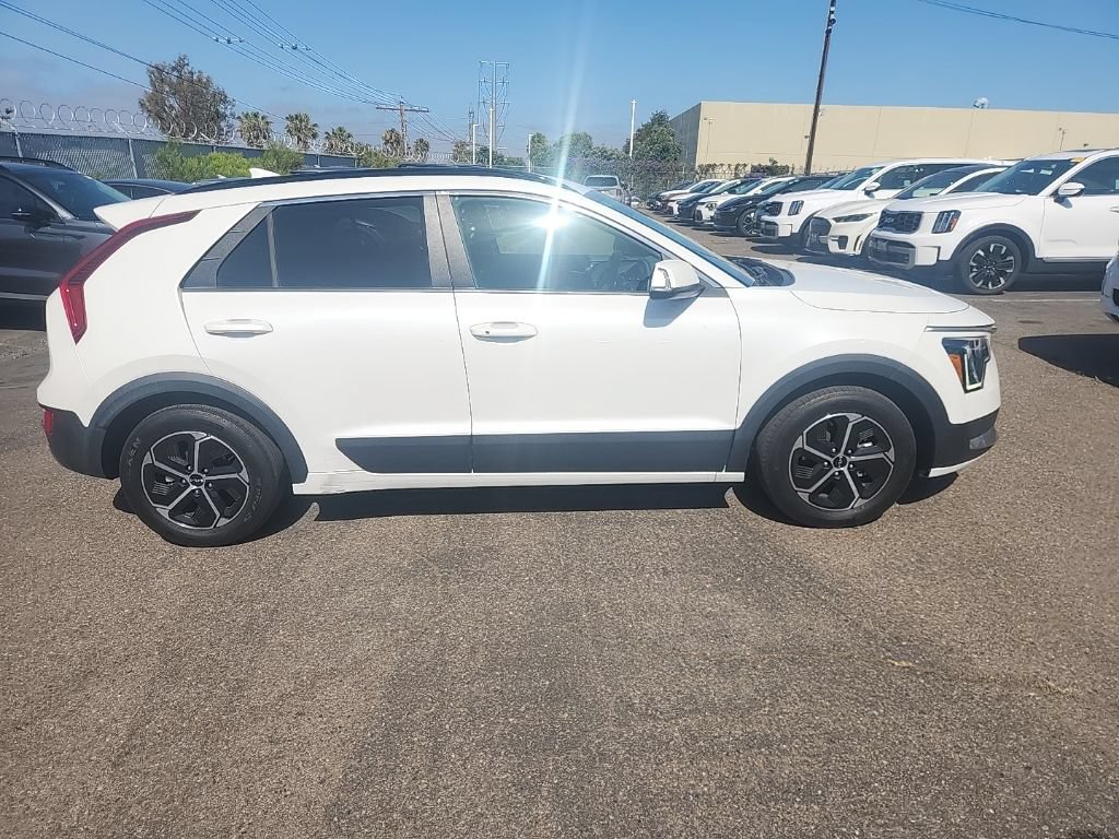 Certified 2023 Kia Niro EX FWD image 17