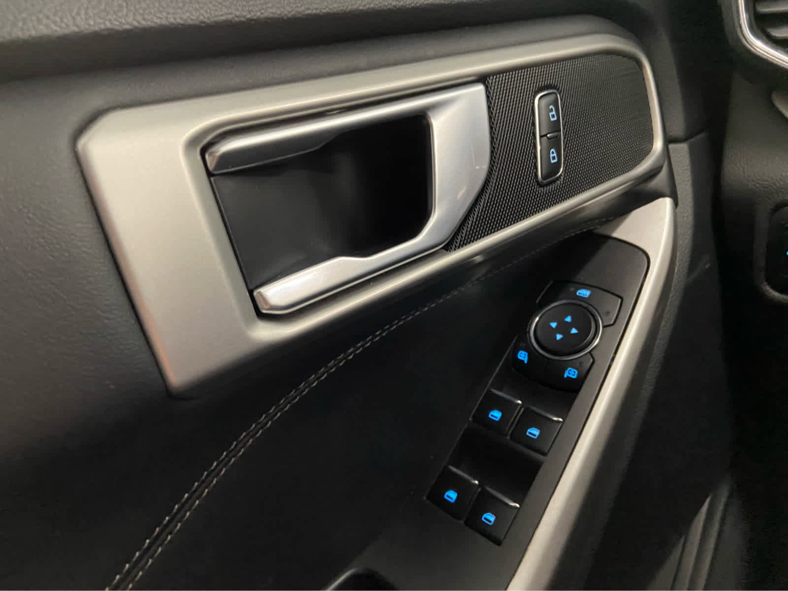 Used 2023 Ford Explorer XLT w/ Equipment Group 202A AWD/4WD image 41