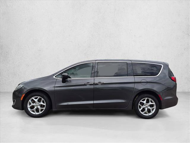 Used 2017 Chrysler Pacifica Touring Plus w/ Tire & Wheel Group FWD image 8