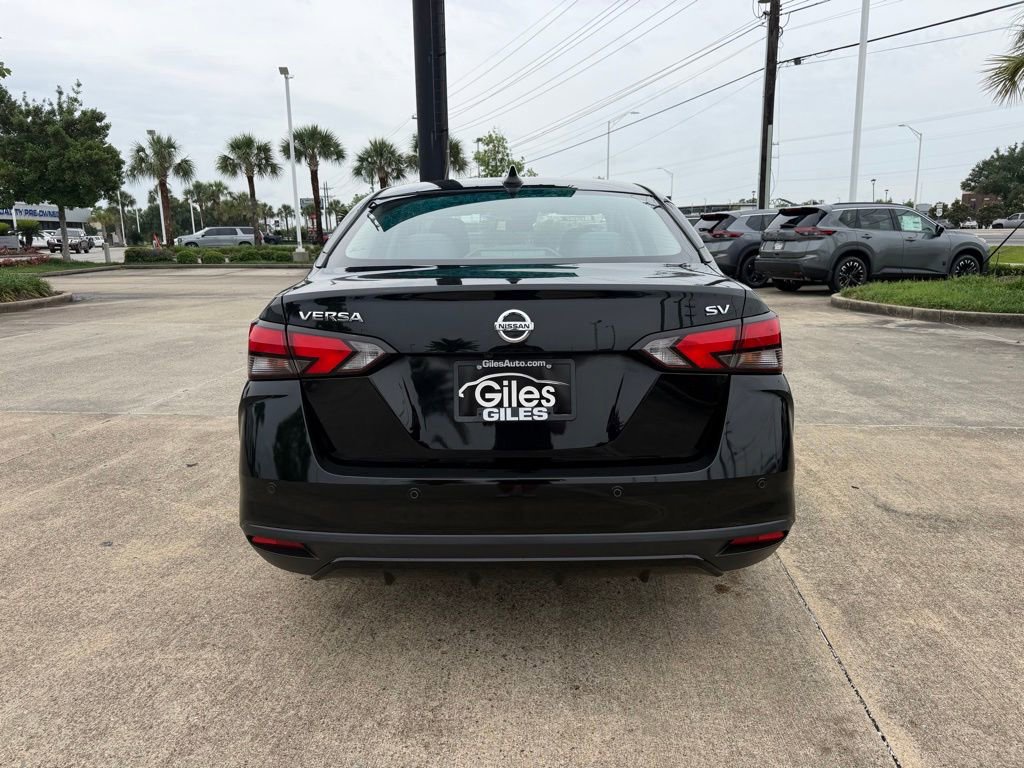 Used 2020 Nissan Versa SV FWD image 3