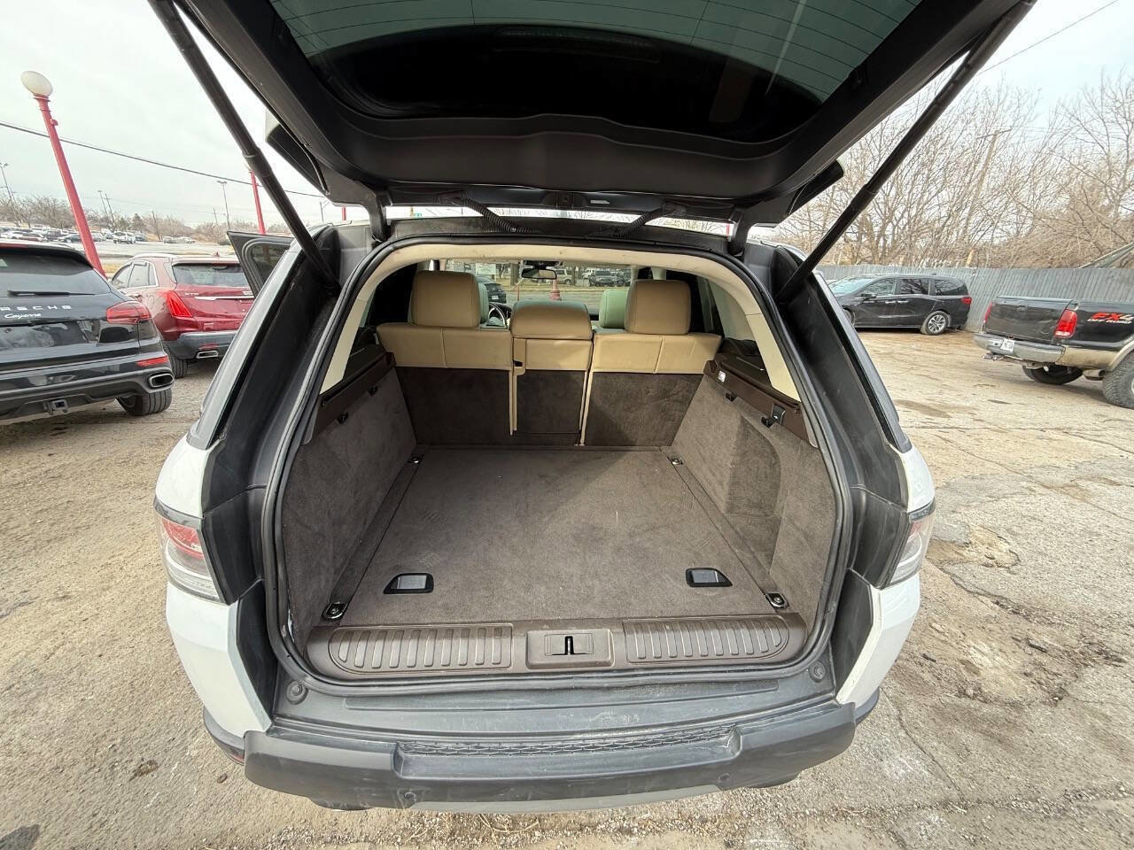 Used 2016 Land Rover Range Rover Sport SE image 11