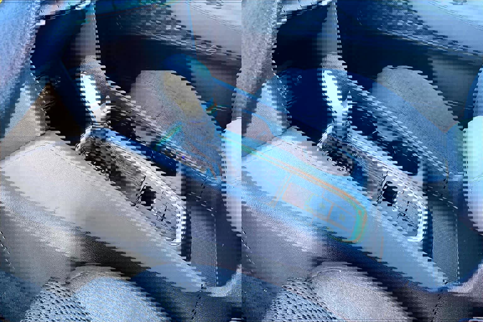 Used 2020 Hyundai Santa Fe SE image 8