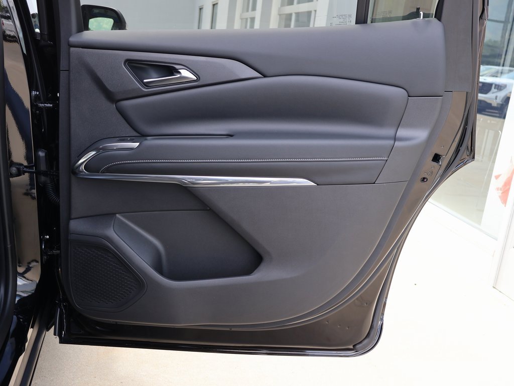 New 2025 Chevrolet Traverse LT w/ Driver Confidence Package image 32