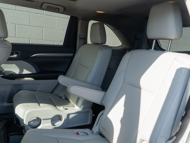 Used 2019 Toyota Highlander Limited Platinum image 18