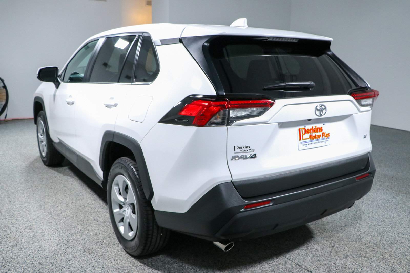 Used 2022 Toyota RAV4 LE FWD image 9