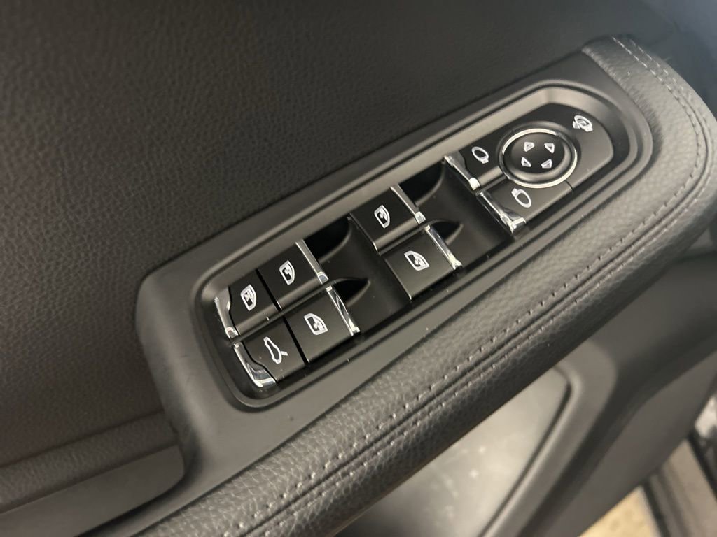 Certified 2025 Porsche Macan image 26