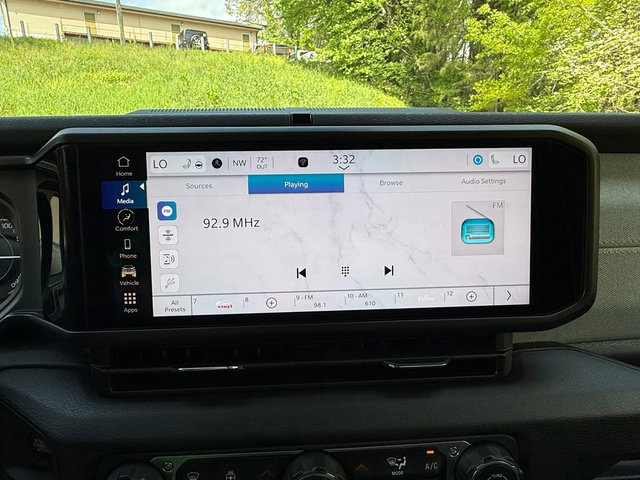 Used 2024 Jeep Wrangler Unlimited w/ Dual Top Group image 21