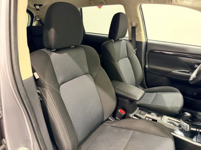 Used 2020 Mitsubishi Outlander LE AWD/4WD image 35